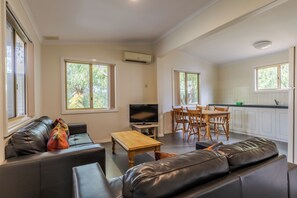 Chalet, 2 Bedrooms | Living area | Flat-screen TV - Riverview Tourist Park (Margaret River)