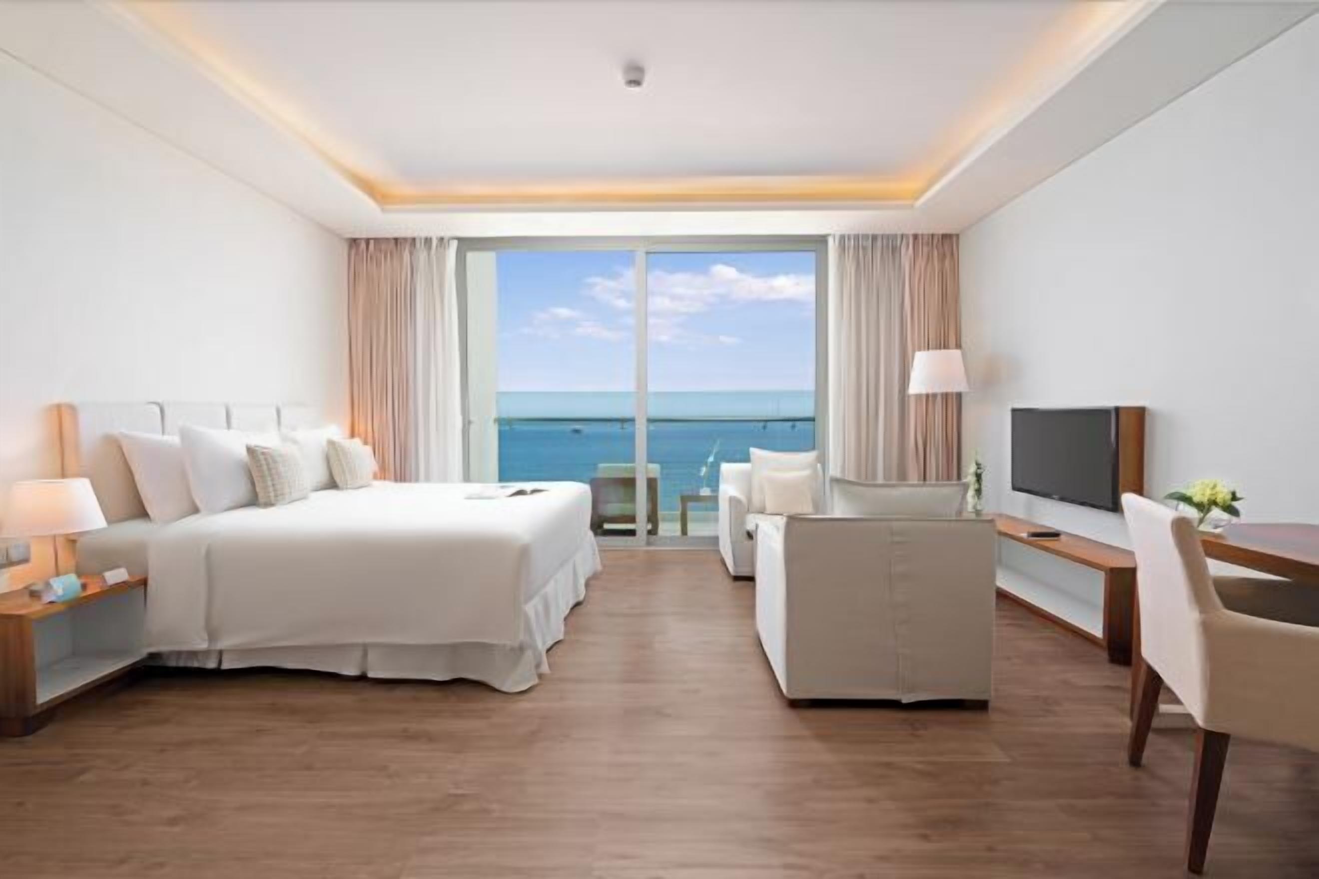 Minibar, in-room safe, desk, blackout curtains