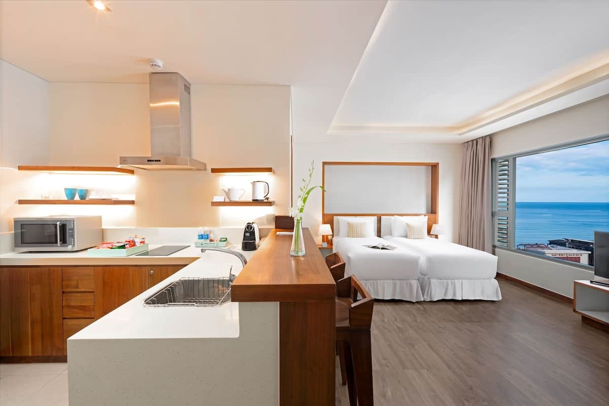 One-bedroom Studio Twin City view | 2 dormitorios, minibar, caja fuerte y escritorio
