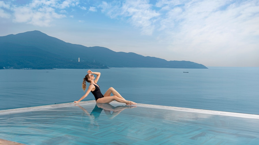 A La Carte Da Nang Beach