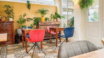 Päivittäinen buffetaamiainen (17.5 EUR per henkilö)