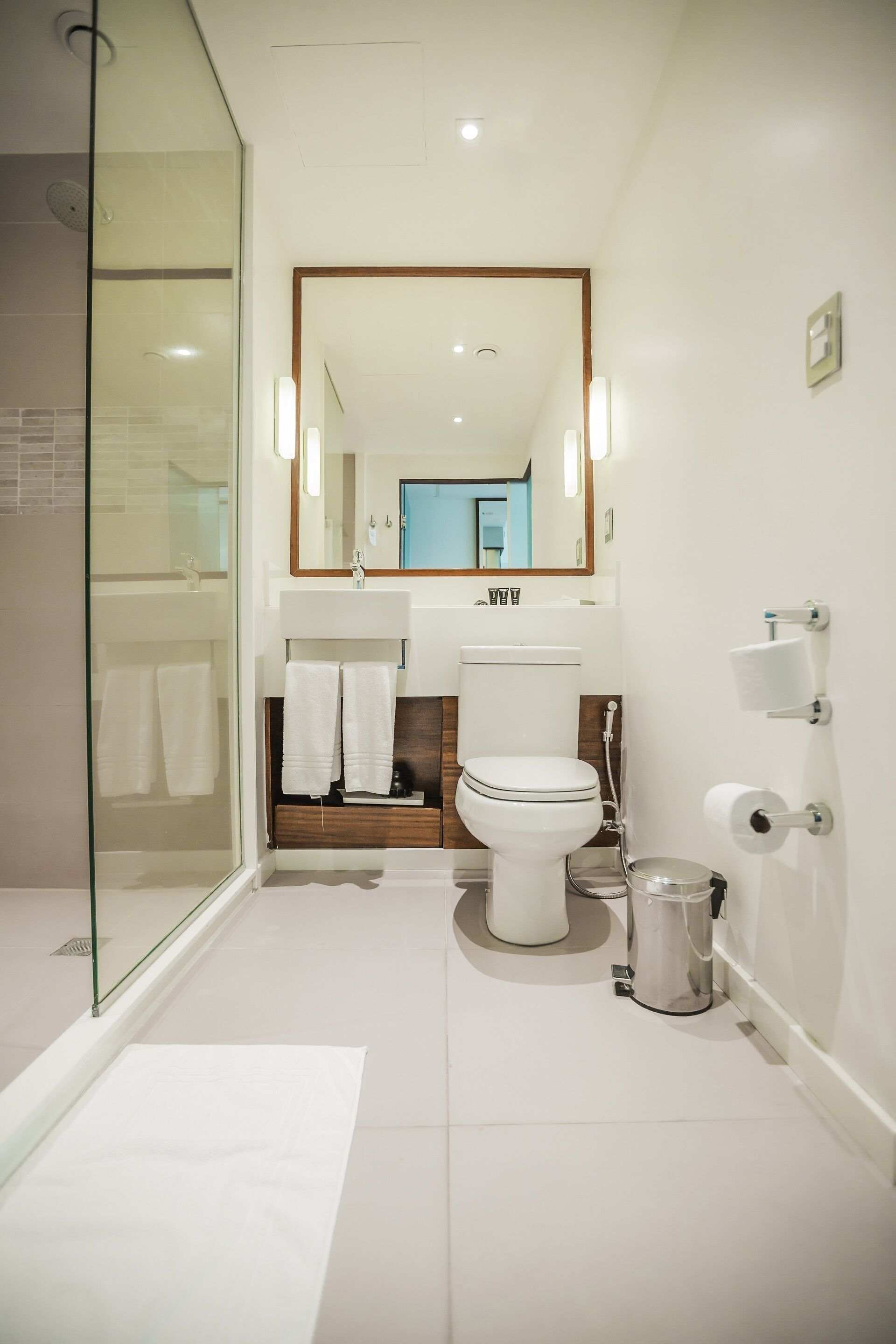 family suite | bathroom | shower, free toiletries, hair dryer, towels