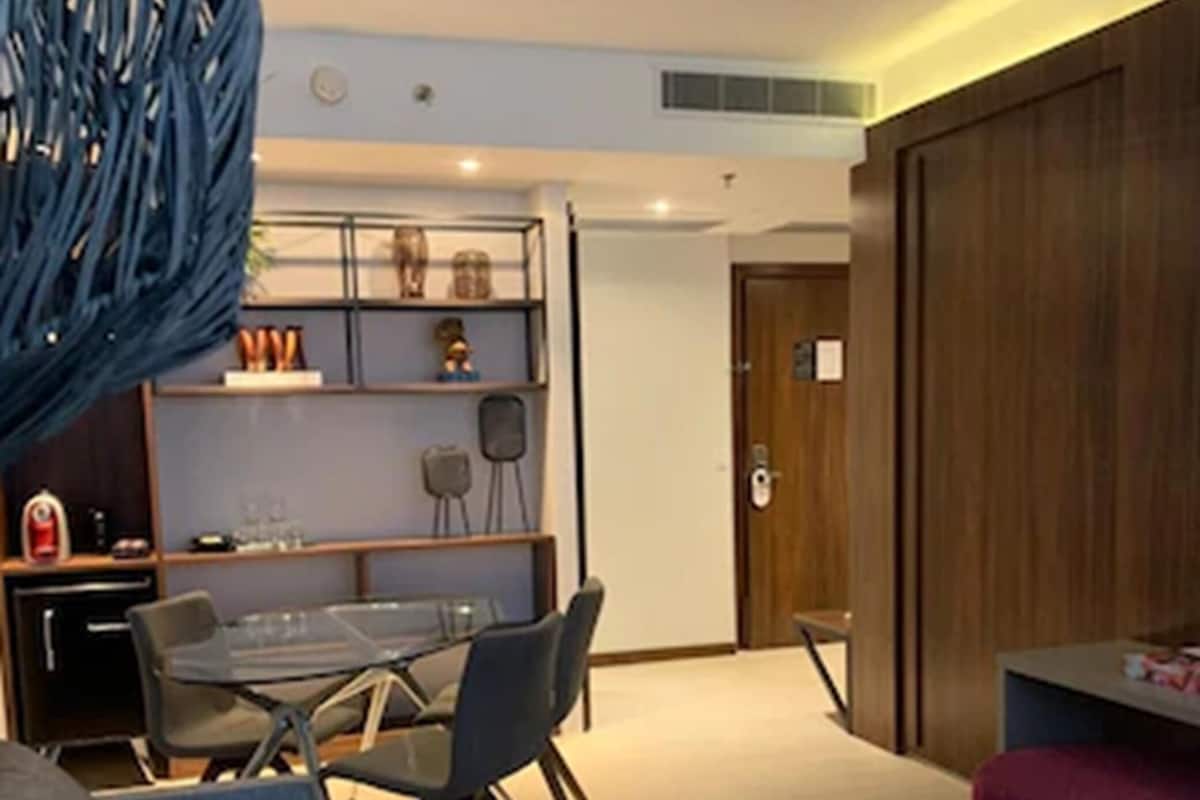 Business Class Queen Não Fumante | 1 habitación, caja de seguridad en la habitación y escritorio