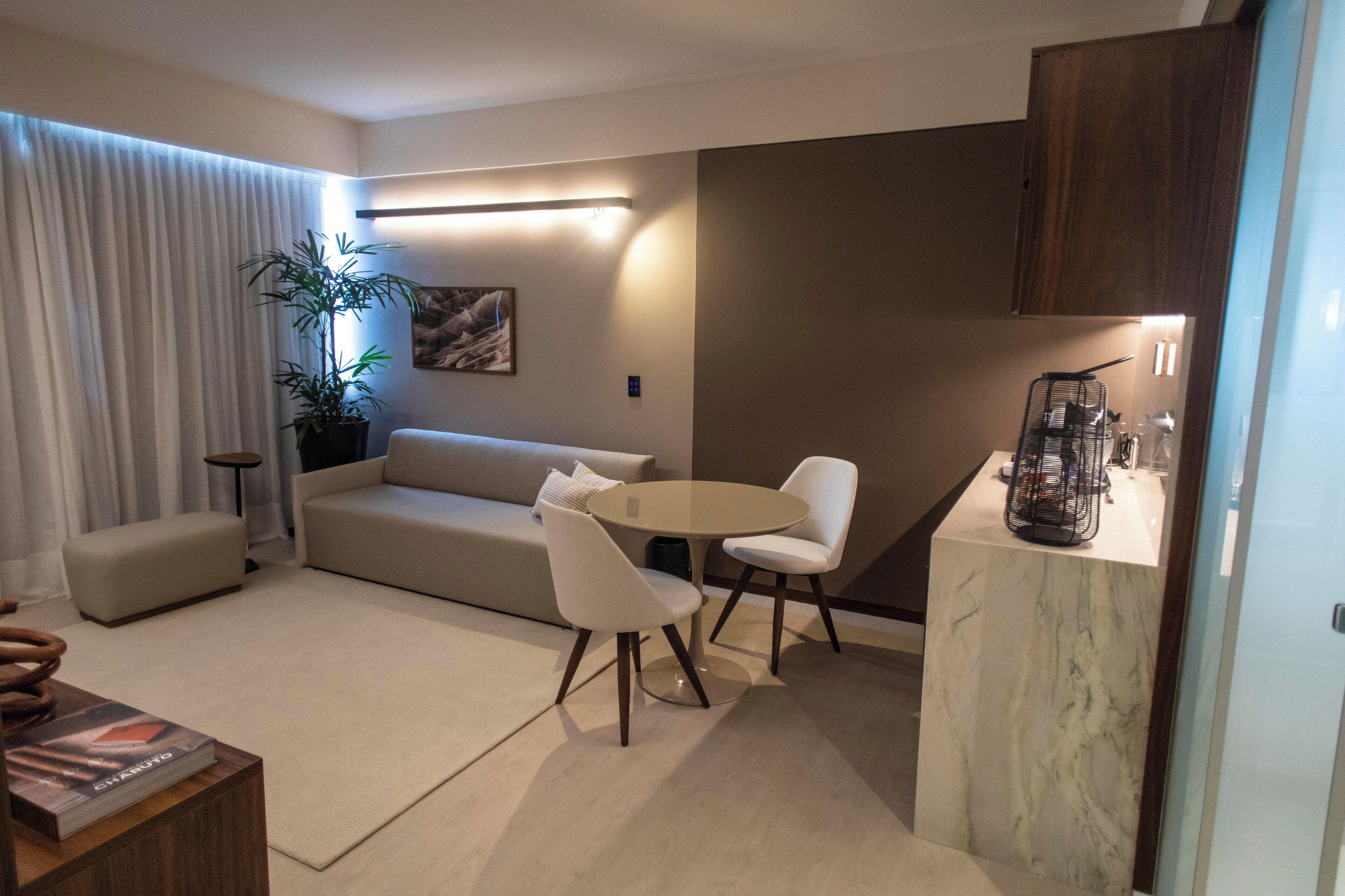 suite royal | living area