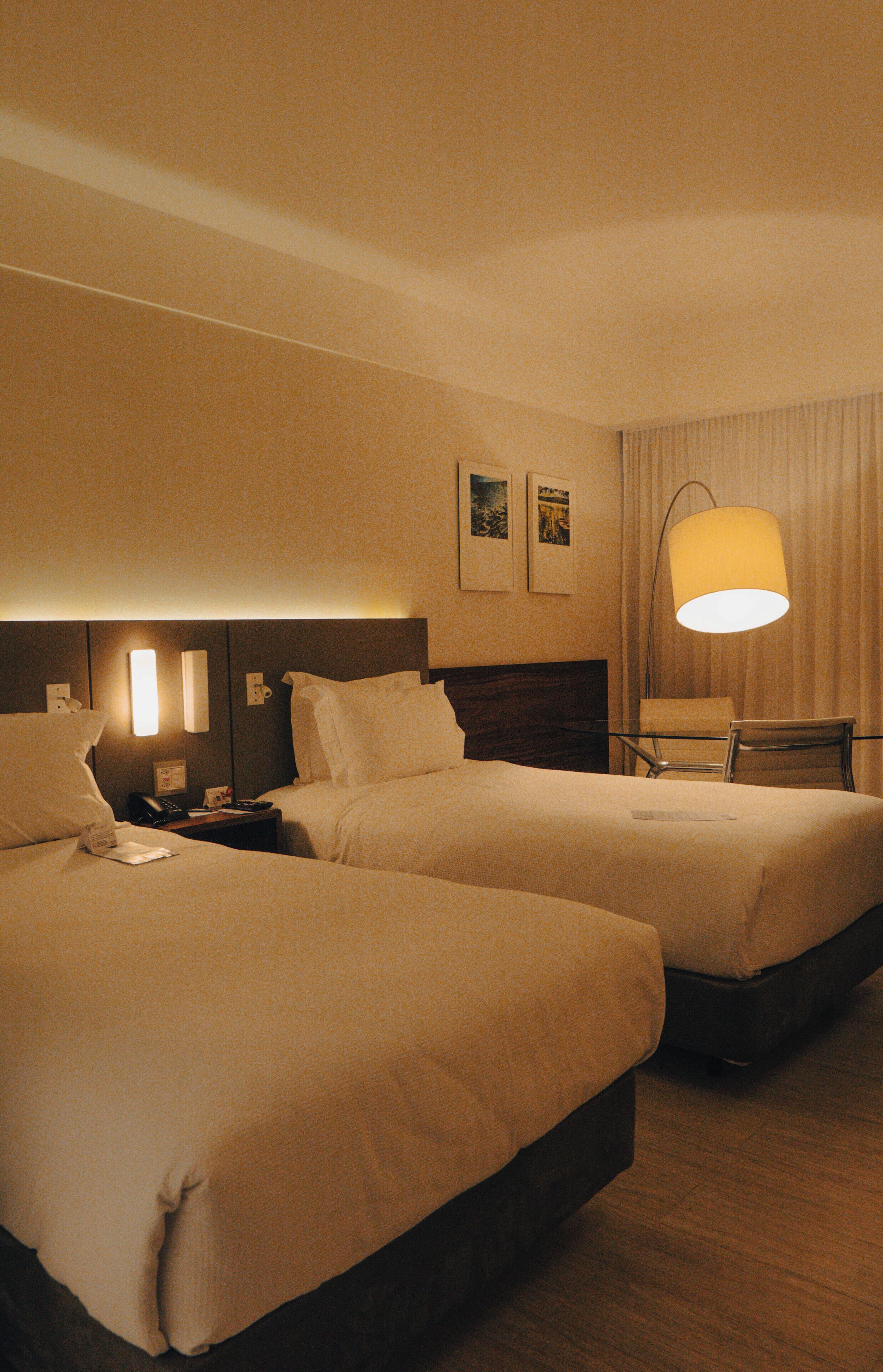 Chambre Deluxe | Coffres-forts dans les chambres, bureau, rideaux occultants