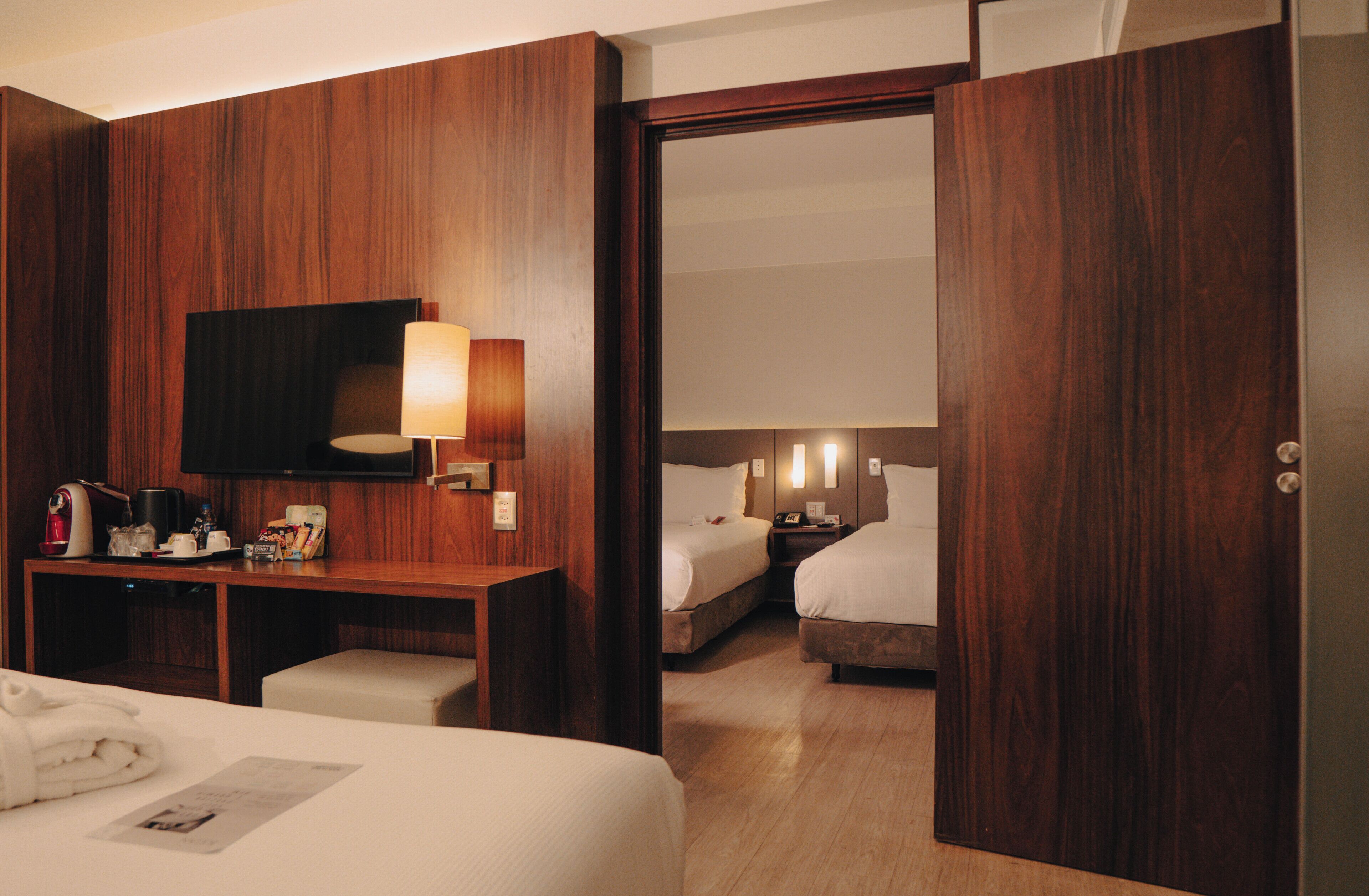 Suite Familiale | Coffres-forts dans les chambres, bureau, rideaux occultants