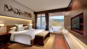 Creek Suite | Premium bedding, free minibar, in-room safe, desk