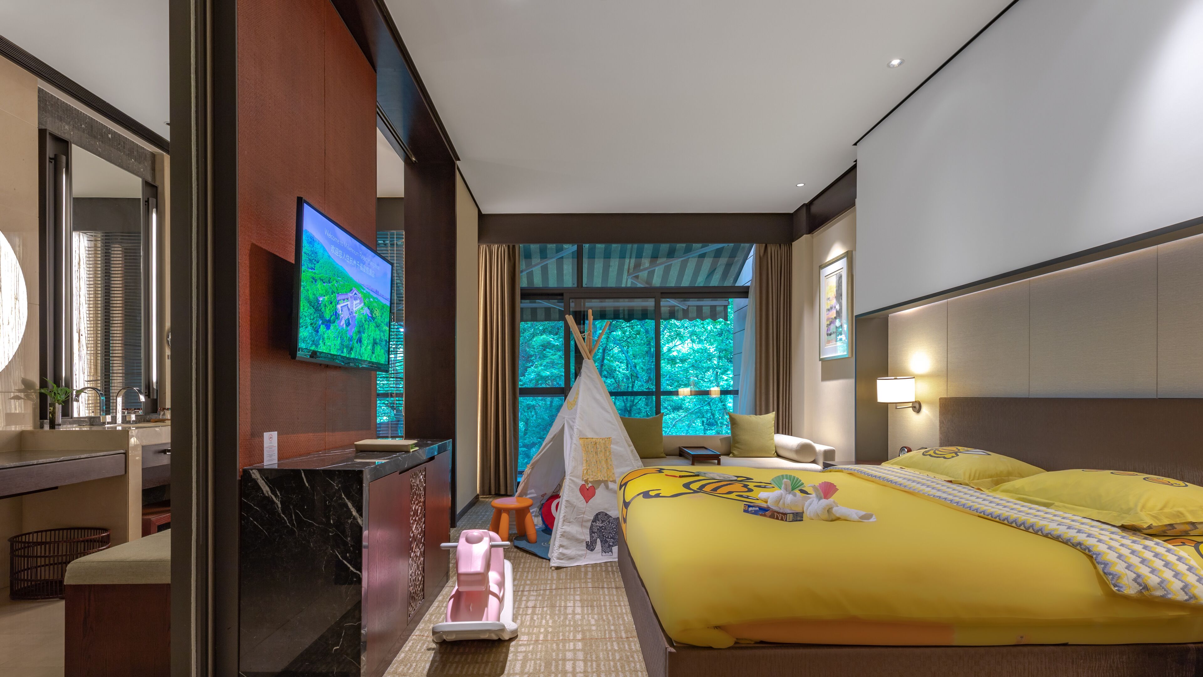 classic family room | 1 bedroom, premium bedding, free minibar, in-room safe