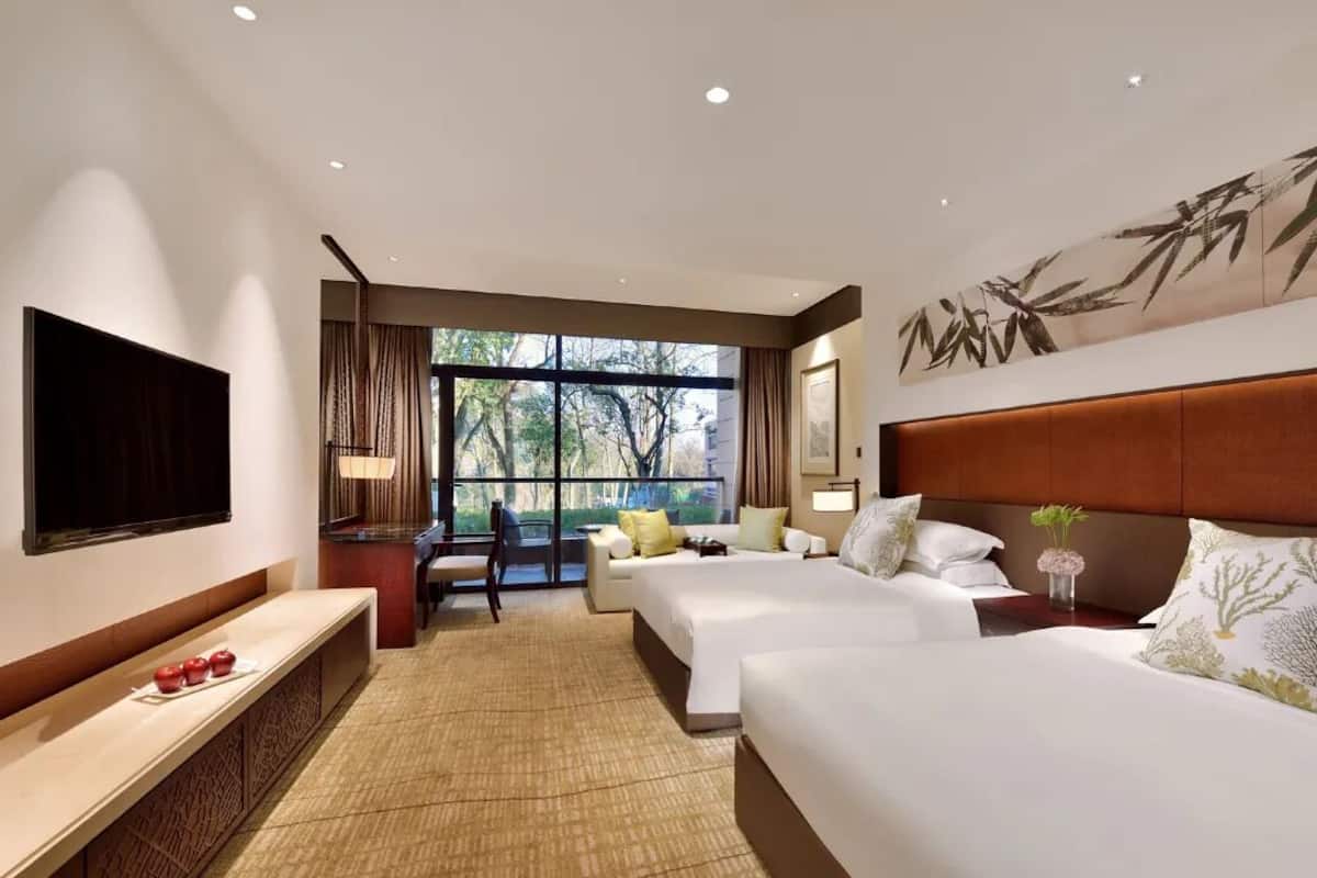 Deluxe Double or Twin Room | Premium bedding, free minibar, in-room safe, desk