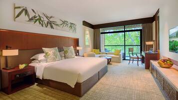 Premium bedding, free minibar, in-room safe, desk