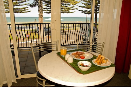 Televisión de pantalla plana. Beach Front Motel Napier