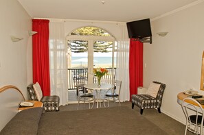 Suite, 1 Bedroom, Ocean View | In-room safe, iron/ironing board, cribs/infant beds, free WiFi - Beach Front Motel Napier (Napier)