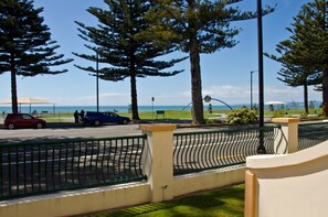 Suite, Ocean View, Ground Floor | Terrace/patio - Beach Front Motel Napier (Napier)