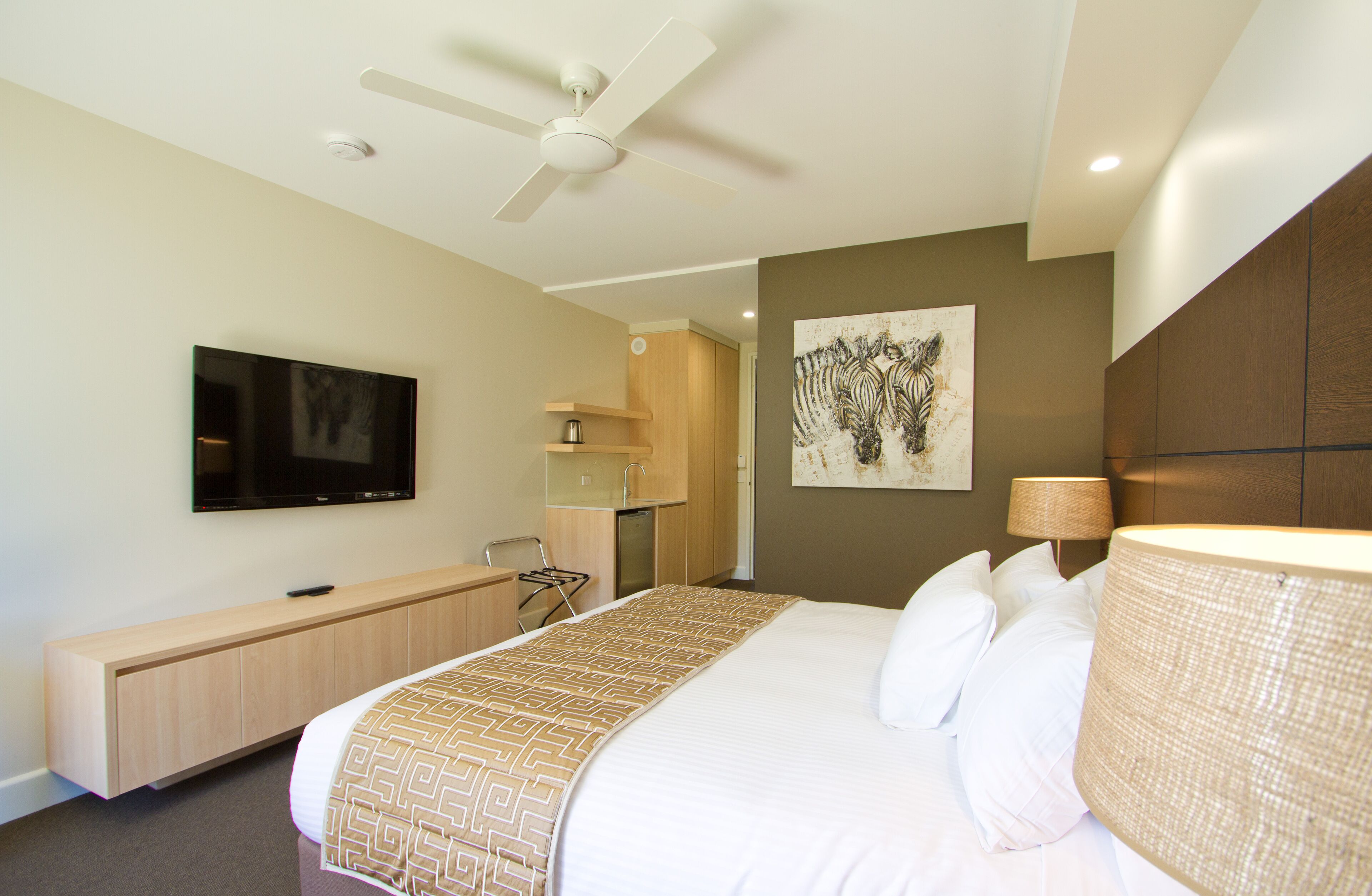 1 bedroom, desk, blackout curtains, soundproofing