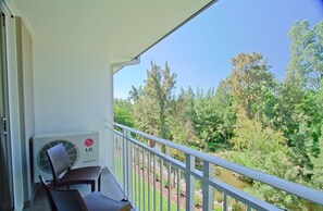 Deluxe King Suite | Balcony view
