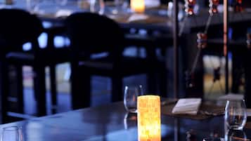2 restaurants; ze serveren er ontbijt, lunch, diner en brunch