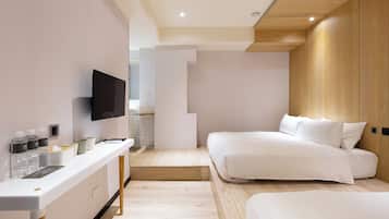 Premium bedding, iron/ironing board, free WiFi, bed sheets