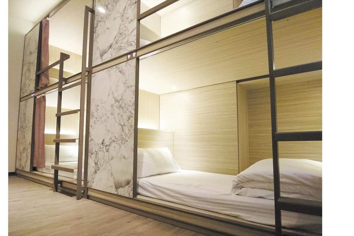 高級寢具、熨斗/熨衣板、免費無線上網、床單