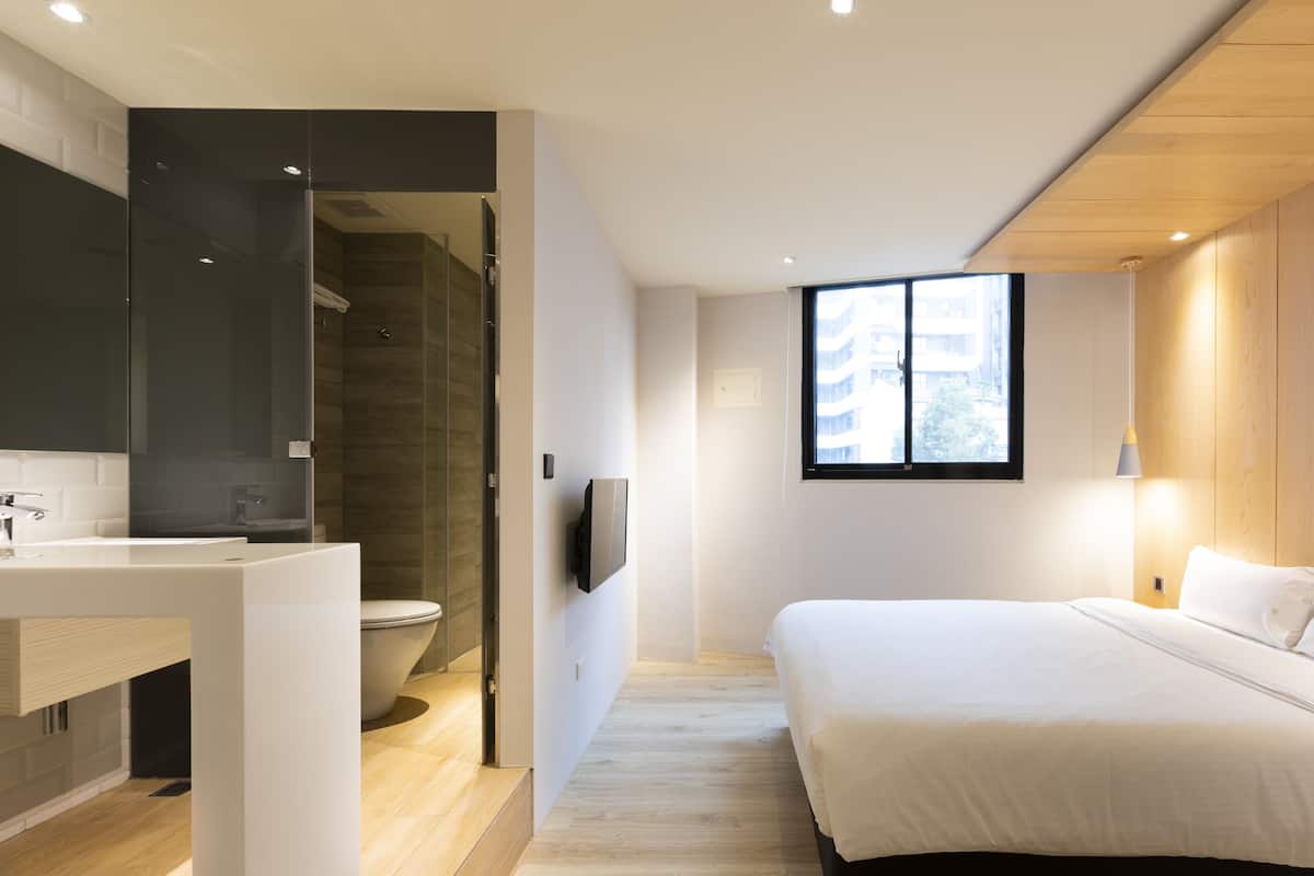 Superior tweepersoonskamer | Luxe beddengoed, een strijkplank/strijkijzer, gratis wifi, beddengoed