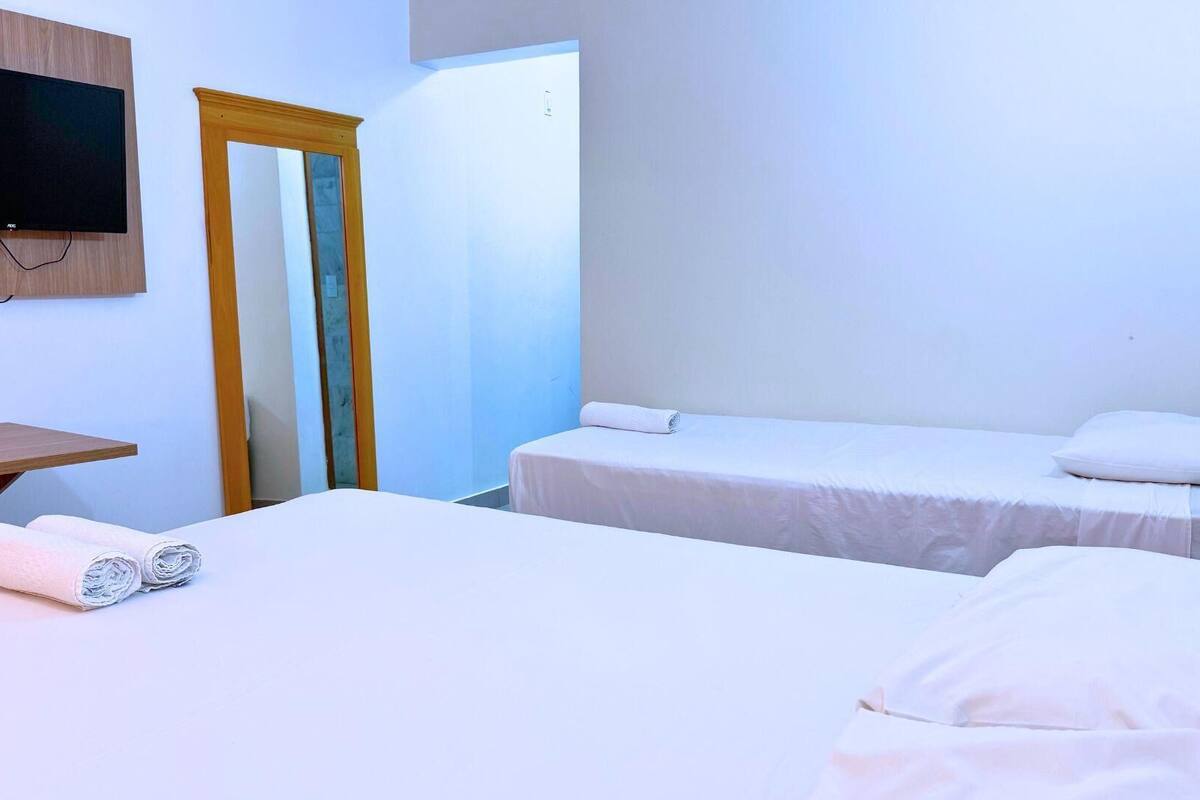 Frigobar, cortinas blackout, Wi-Fi de cortesia, roupa de cama