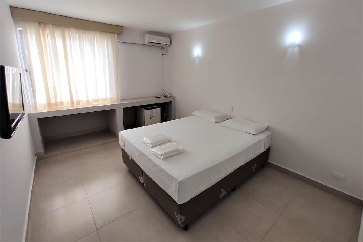 Minibar, blackout drapes, free WiFi, bed sheets