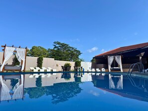 Outdoor pool - Manacá Hotel (Foz do Iguaçu)