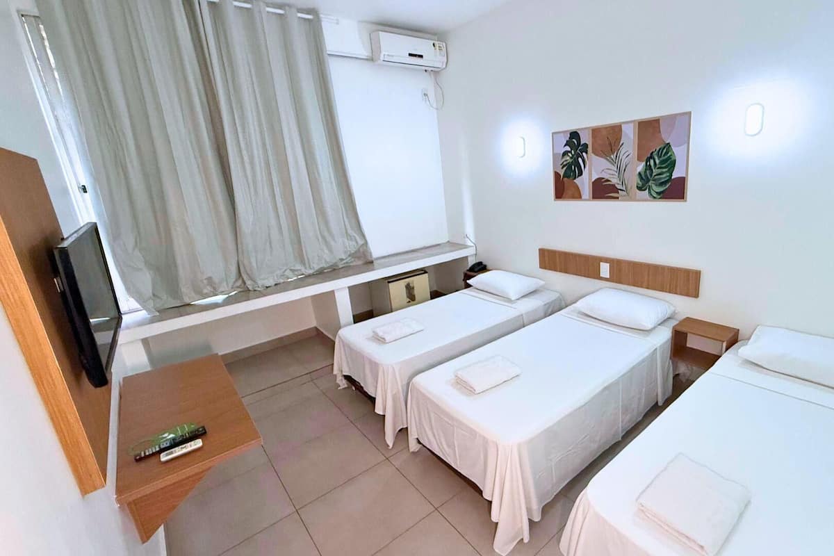 Frigobar, cortinas blackout, Wi-Fi de cortesia, roupa de cama