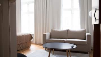 Escritorio, wifi gratis, ropa de cama