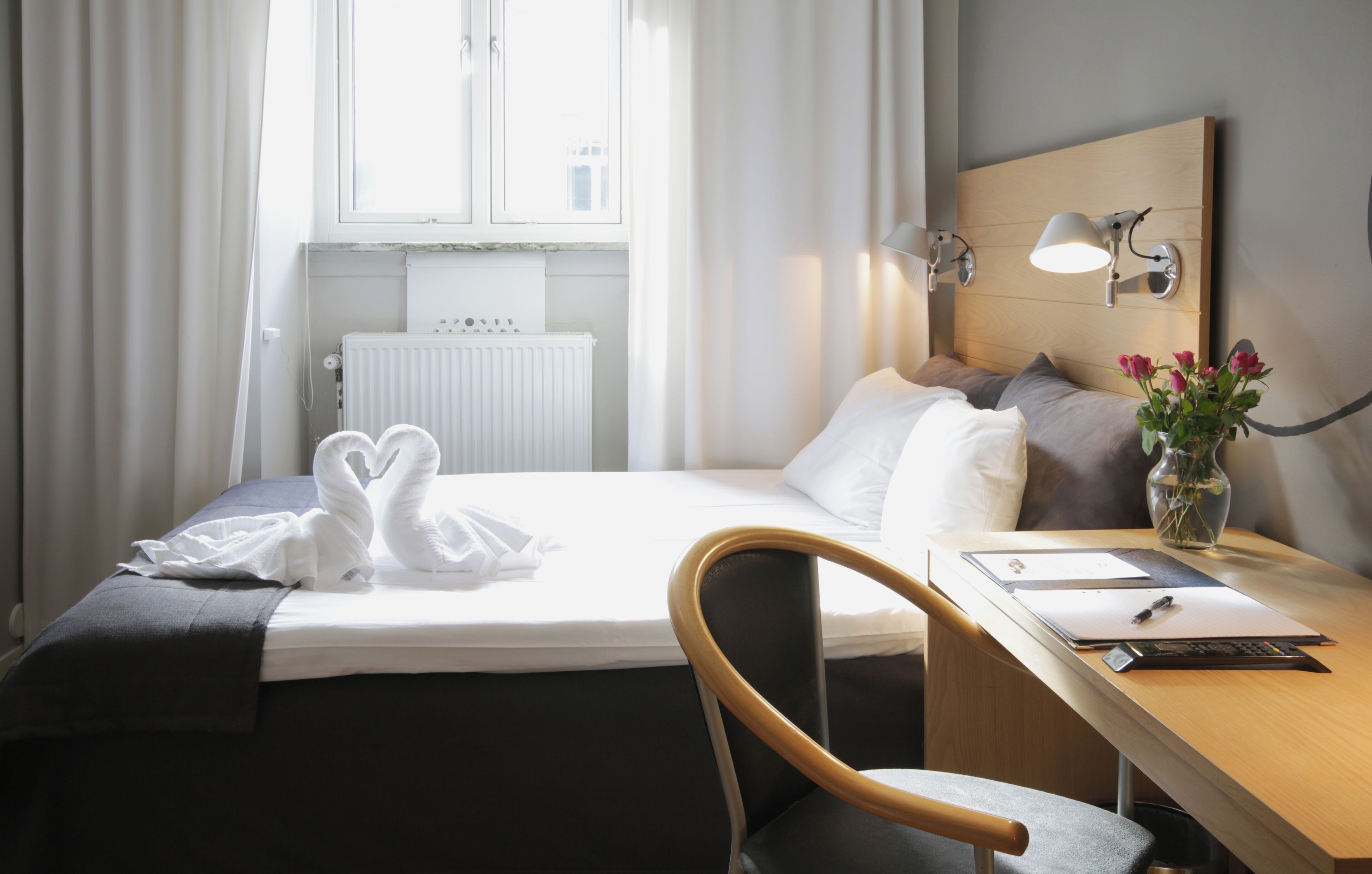 エコノミー ダブルルーム | デスク、WiFi (無料)、ベッドシーツ