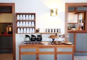Free daily buffet breakfast