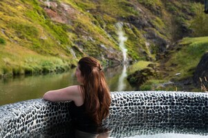 Bañera de hidromasaje al aire libre