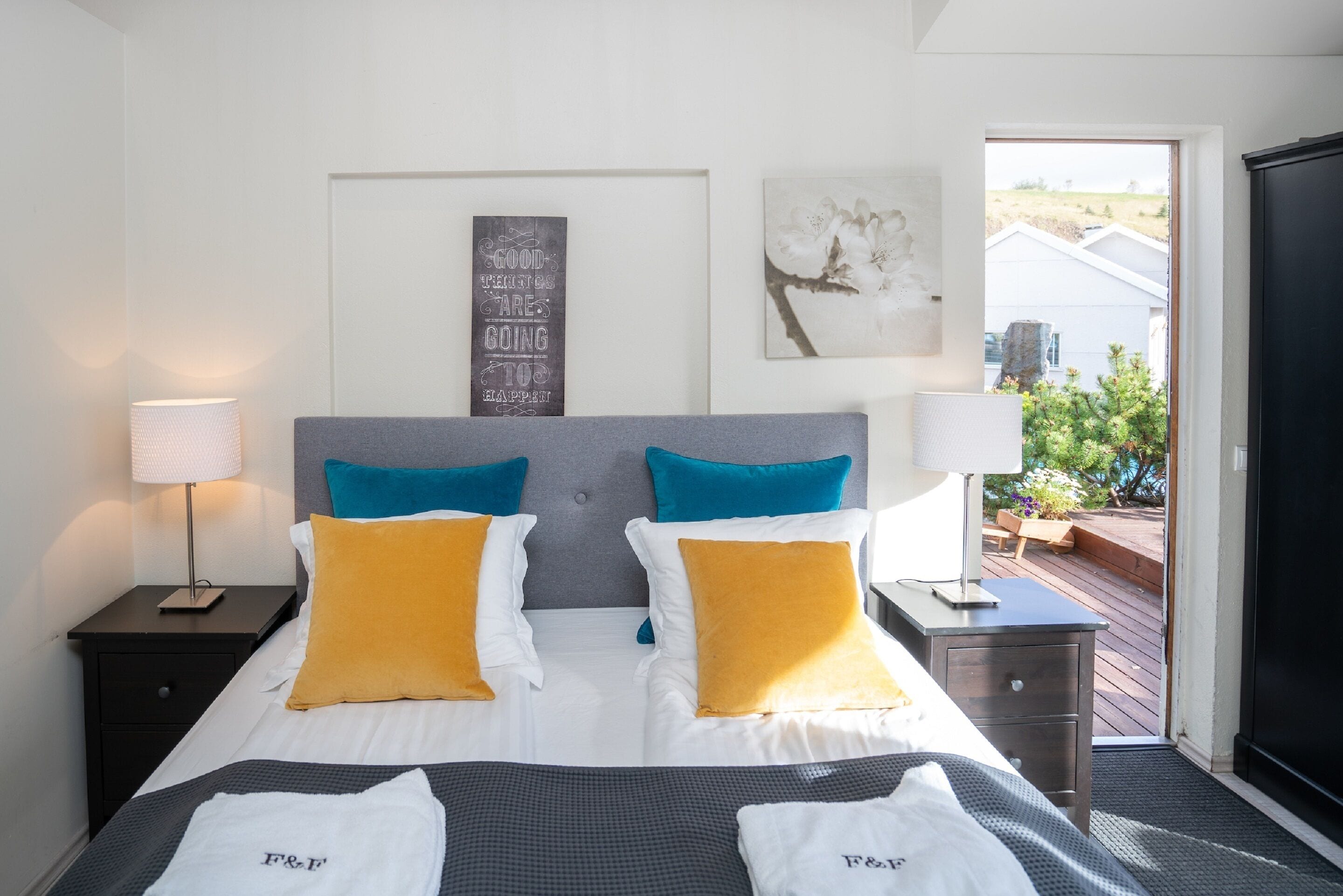 Vierbettzimmer, Terrasse | Hochwertige Bettwaren, individuell dekoriert, Bügeleisen/Bügelbrett