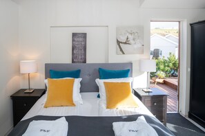 Quarto quádruplo, terraço | Roupas de cama premium, individualmente decorados