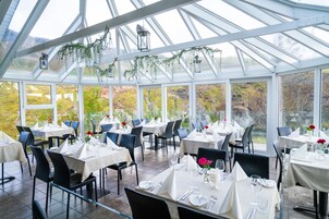 Se sirven cenas y cocina local (con vistas al jardín) 