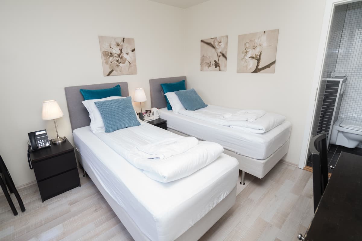 Ropa de cama de alta calidad y tabla de planchar con plancha 