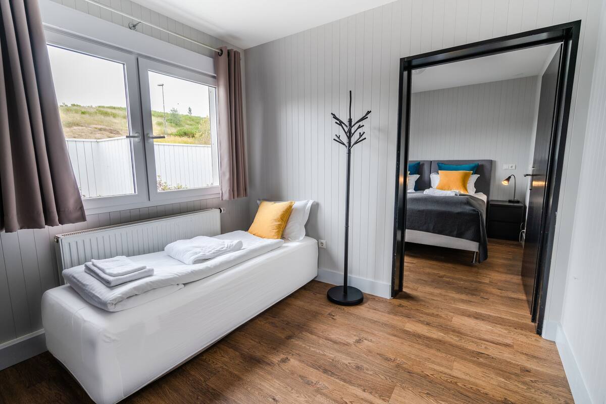 Literie de qualité, décor unique, fer et planche à repasser