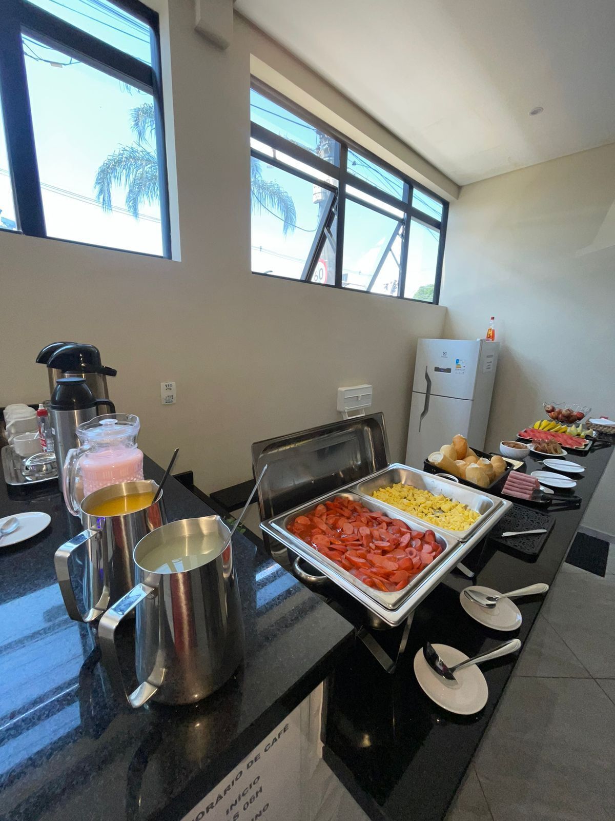 Tägliches Frühstücksbuffet gegen Gebühr
