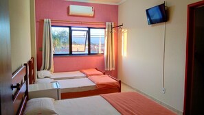 1 bedroom, desk, blackout drapes, iron/ironing board - Poupa Hotel Unidade Faria Lima (Taubate)