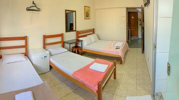 1 غرفة نوم ومكتب وستائر تعتيم ومكواة/لوح كي