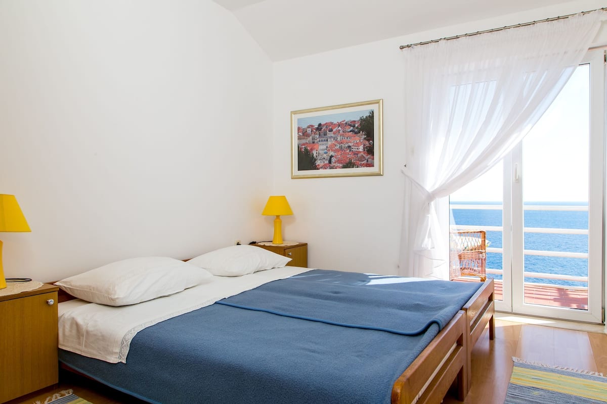 Apartment, 1 Bedroom, Balcony, Sea View | 1 bedroom, individually decorated, individually furnished, desk