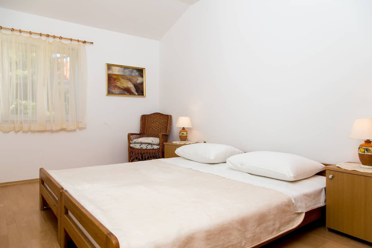 Apartment, 1 Bedroom | 1 bedroom, individually decorated, individually furnished, desk