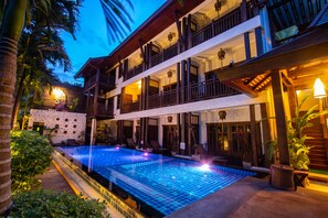 Deluxe Double Room, Pool Access | Living area - Viang Thapae Resort (Chiang Mai)