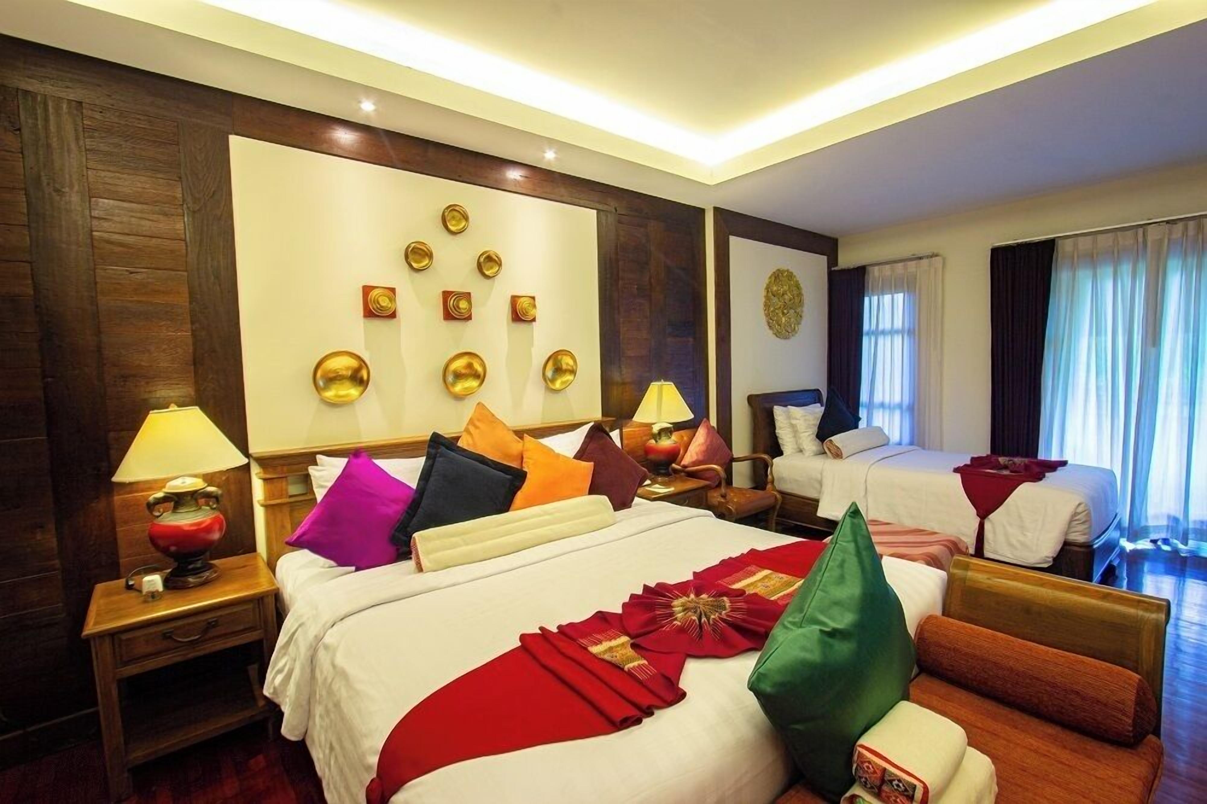 Deluxe Triple Room with Balcony | มินิบาร์, ตู้นิรภัยในห้องพัก, ตกแต่งพิเศษโดยเฉพาะ, โต๊ะทำงาน