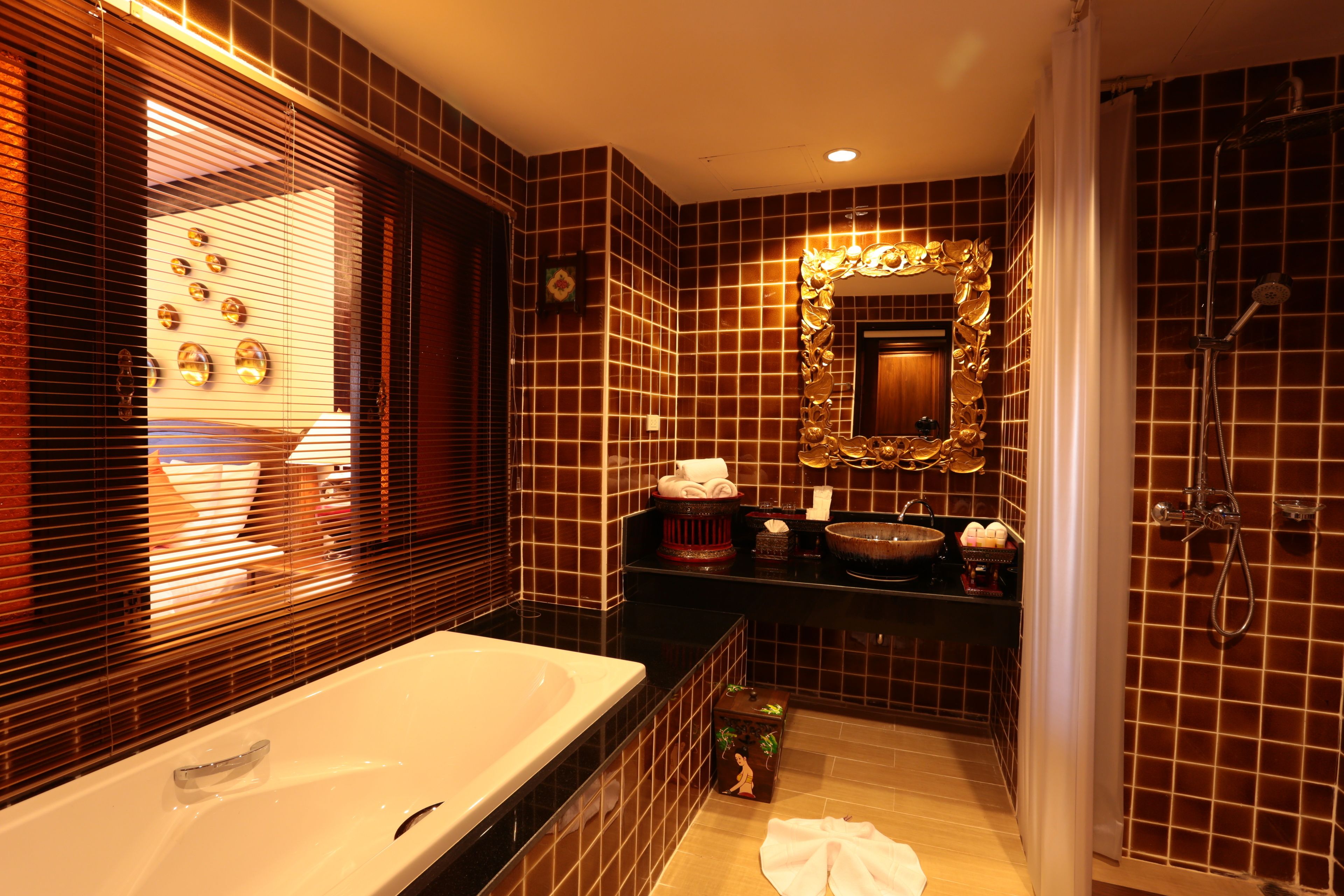 deluxe double room | bathroom | separate bathtub and shower, rainfall showerhead, free toiletries