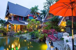 รับประทานอาหารกลางแจ้ง