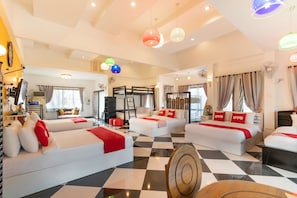 Family Room, Multiple Beds