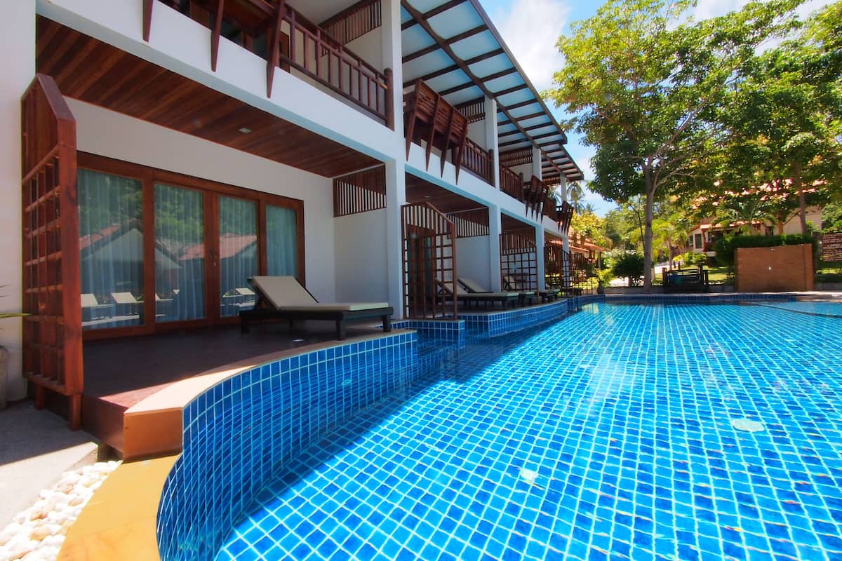 Pool Access Double Bed | Coffres-forts dans les chambres, bureau, Wi-Fi gratuit