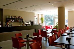 Komplet morgenmad hver dag (10 EUR pr. person)