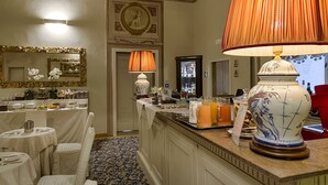 Breakfast area - Palazzo Guicciardini (Florence)