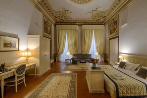 Premium bedding, minibar, in-room safe, individually decorated - Palazzo Guicciardini (Florence)